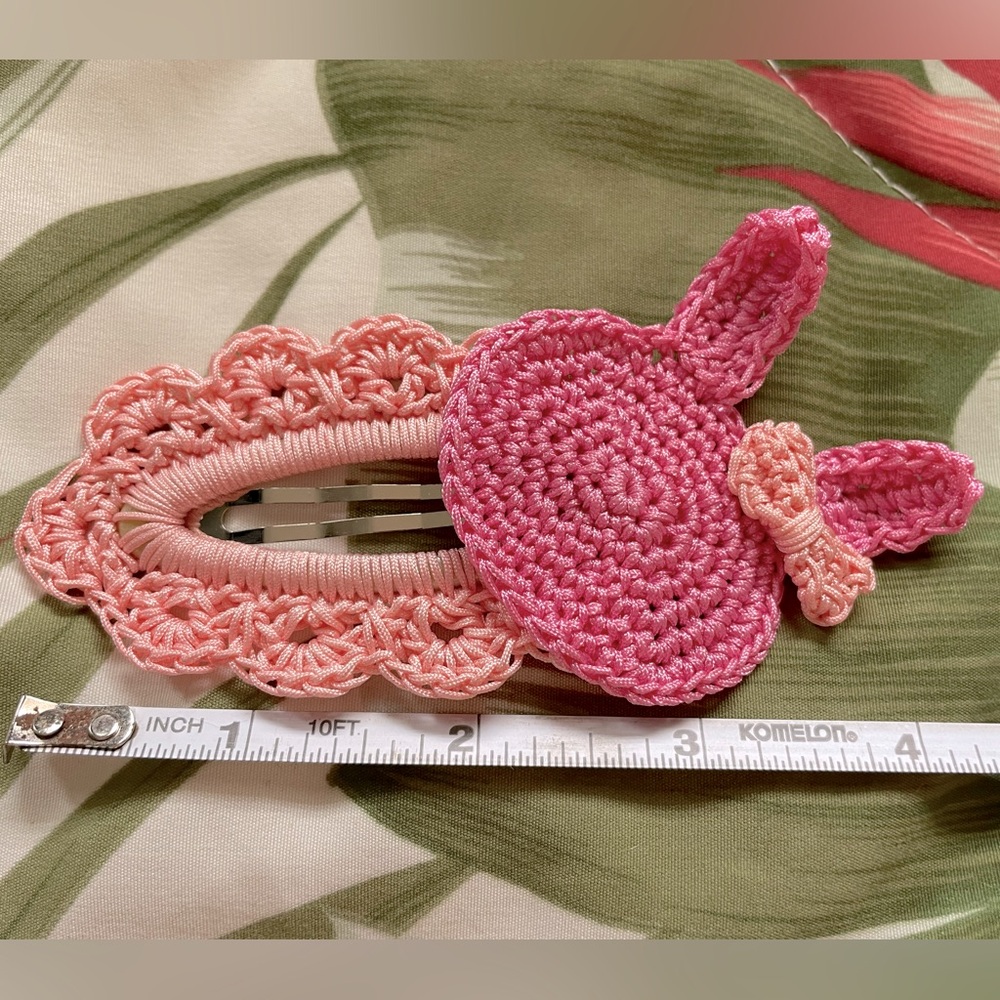 ❌SOLD❌CROCHETED BUNNY SNAP CLIP: PINK/ PEACH